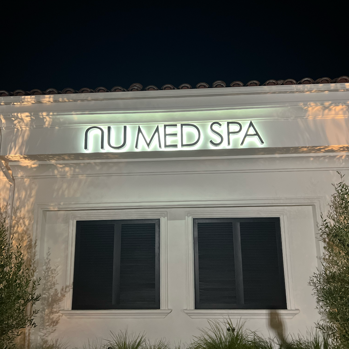 Backlit LED Channel Letters – Custom 3D Storefront Signage